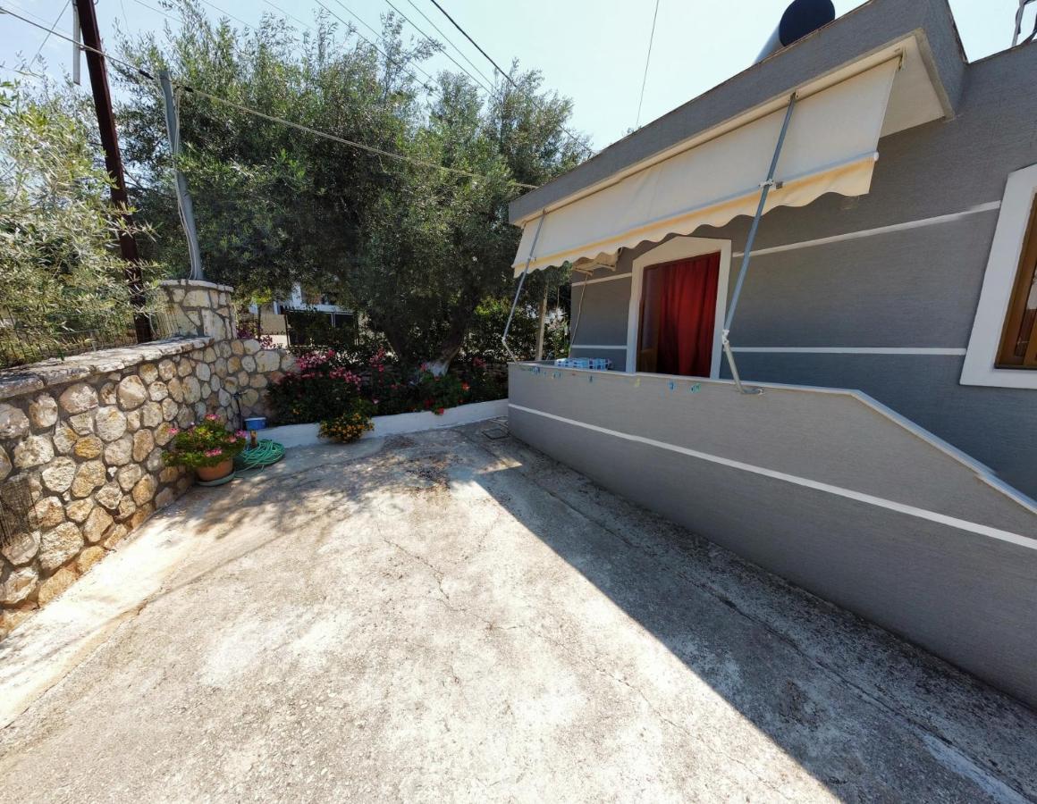 Dema Guesthouse Ksamil Exterior photo