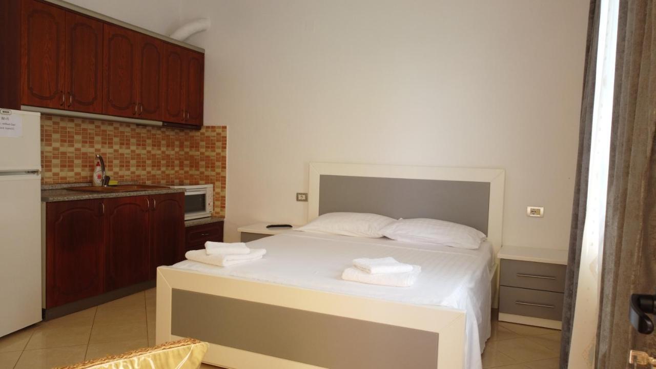 Dema Guesthouse Ksamil Exterior photo