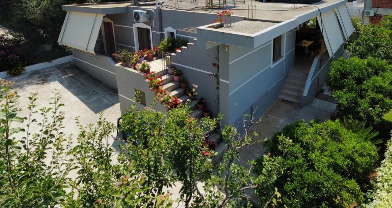 Dema Guesthouse Ksamil Exterior photo