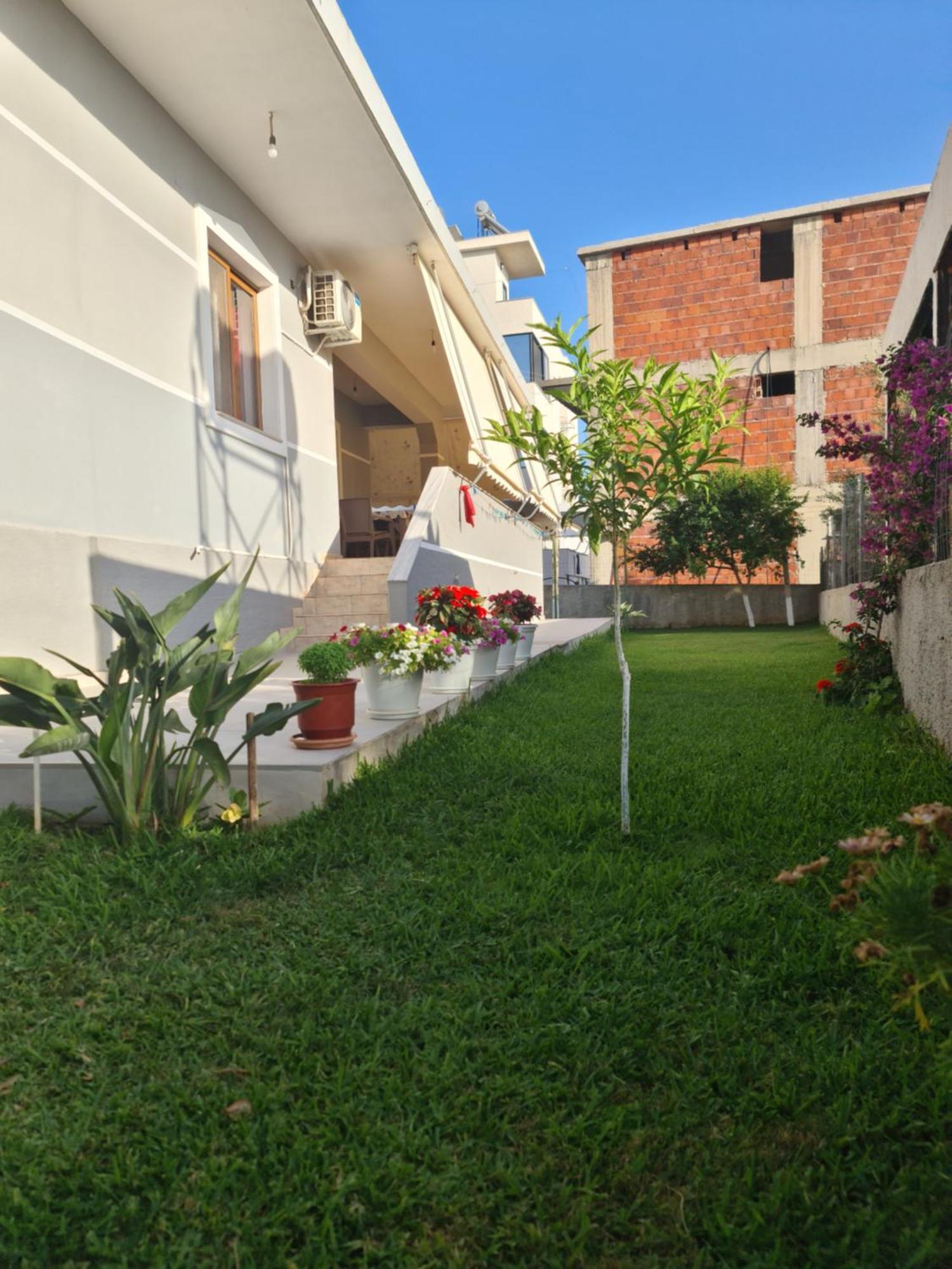 Dema Guesthouse Ksamil Exterior photo